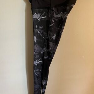 Old Navy Active Black and Gray Leggings